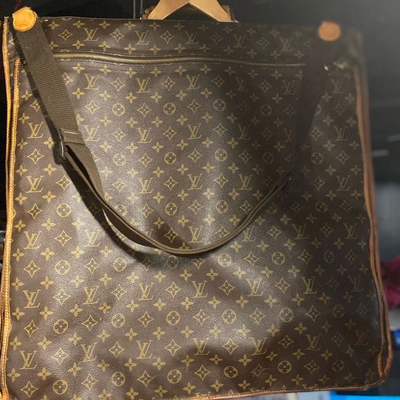 Selling a used authentic Louis Vuitton Luggage Garment Bag. - Picture 6 of 14
